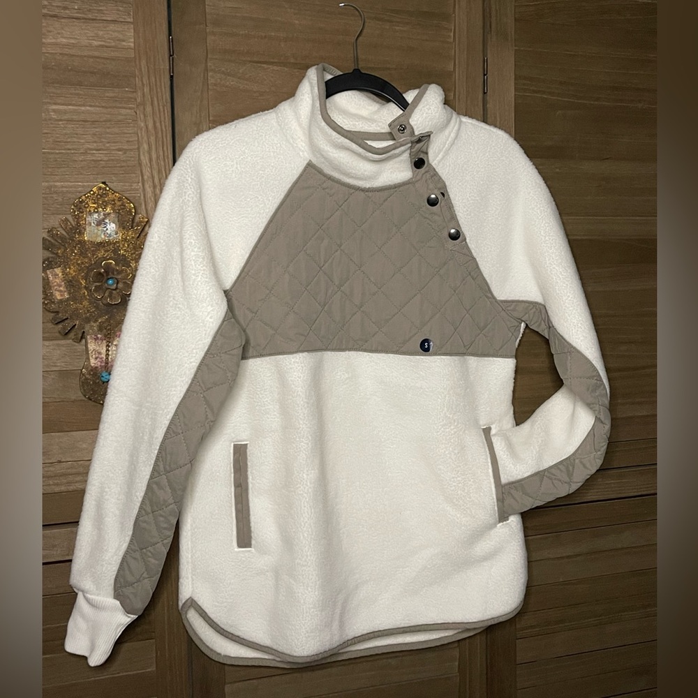 Abercrombie & Fitch. White/Khaki pull over.